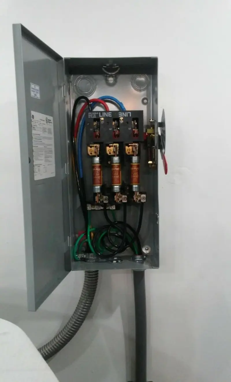 Three-phase disconnect switch installed for Smoke Detector Installation in Poland